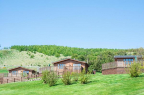 Kingfisher Lodge with Hot Tub